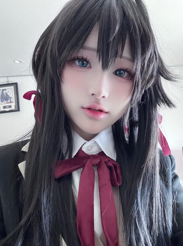幼愛Youmeko镜头下的雪之下雪乃,冬日街角JK制服有种放学后的清冷感