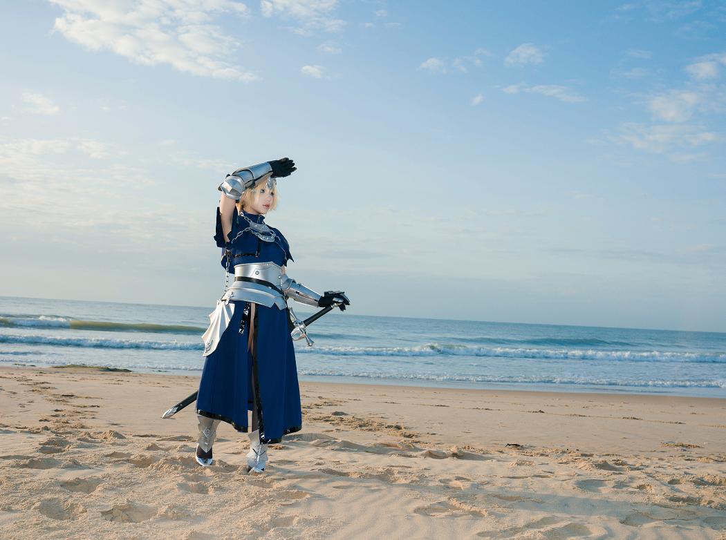 Puy Puy Jeanne Ruler站在海边举旗那一刻,像一段远征开场