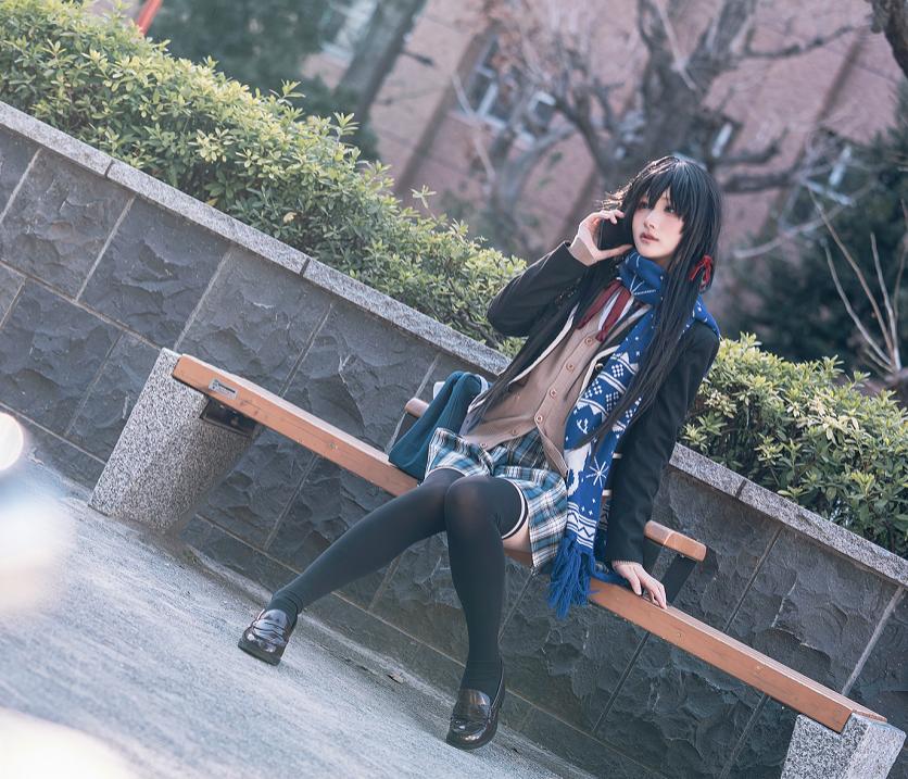 幼愛Youmeko镜头下的雪之下雪乃,冬日街角JK制服有种放学后的清冷感