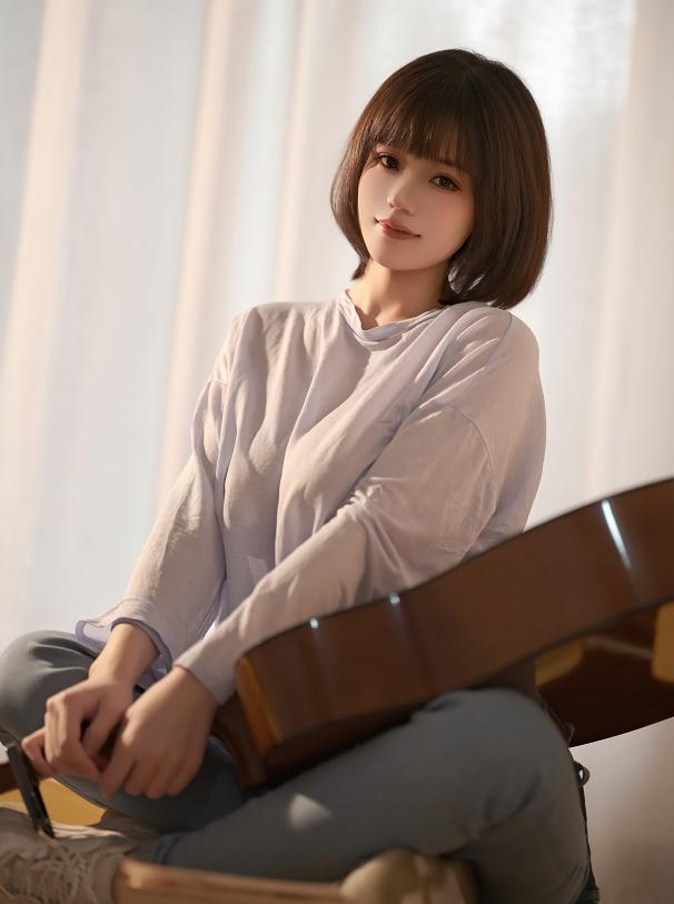 小仓千代w抱着吉他坐进午后暖光,短发少女的房间感很耐看