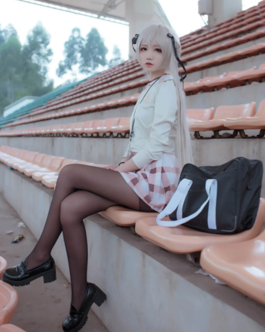 五更百鬼角色写真整理|红白尼禄、校服少女与房间系造型里的冷甜感