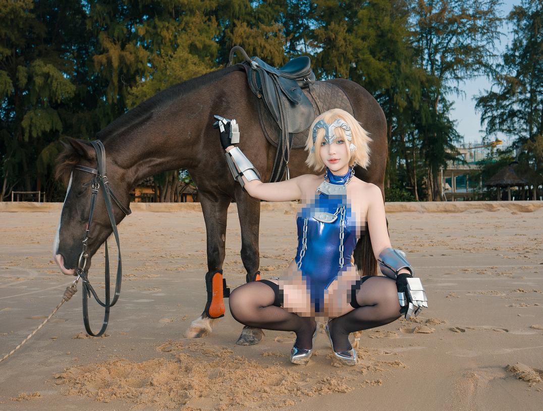 Puy Puy Jeanne Ruler站在海边举旗那一刻,像一段远征开场