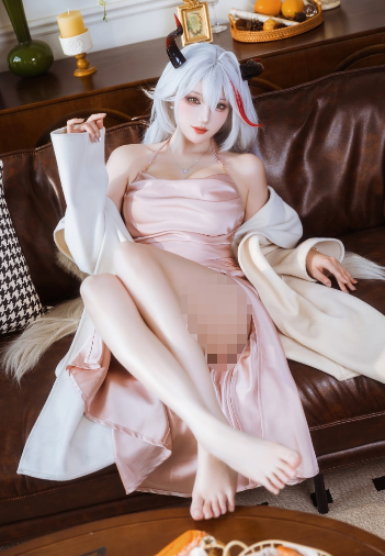 瓜希酱写真专题｜白色茶会、碧蓝航线与轻甜角色气质整理