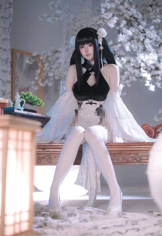 屿鱼把碧蓝航线史特拉塞拍进樱色书案里,艳书美玉这版意外很有古典冷感