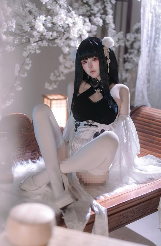 屿鱼把碧蓝航线史特拉塞拍进樱色书案里,艳书美玉这版意外很有古典冷感