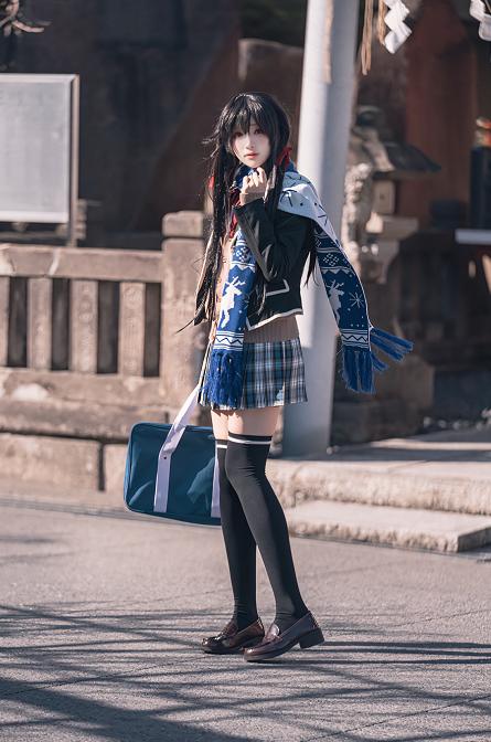 幼愛Youmeko镜头下的雪之下雪乃，冬日街角JK制服有种放学后的清冷感