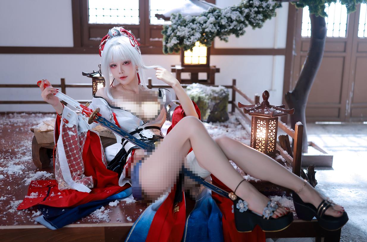 水淼Aqua绯雪雪庭造型,鸣潮红白衣装越看越有冷冽感