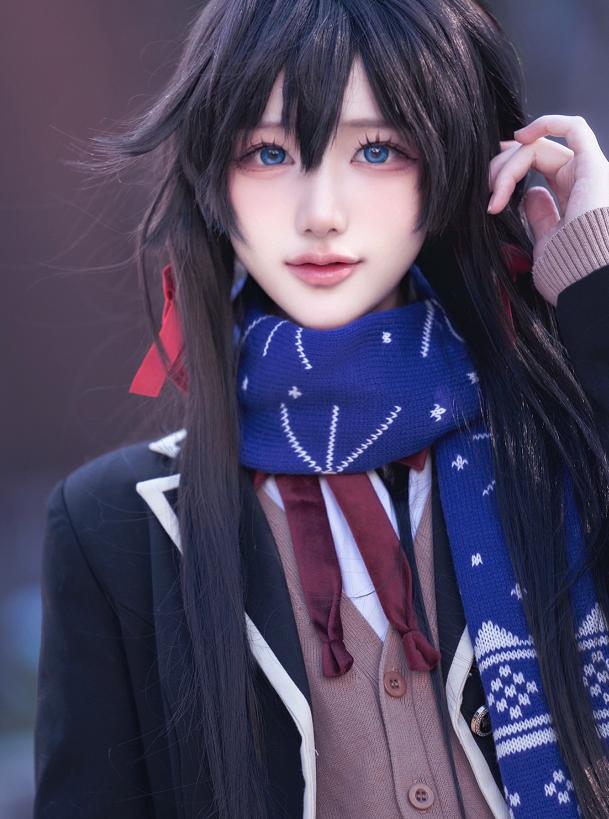 幼愛Youmeko镜头下的雪之下雪乃,冬日街角JK制服有种放学后的清冷感