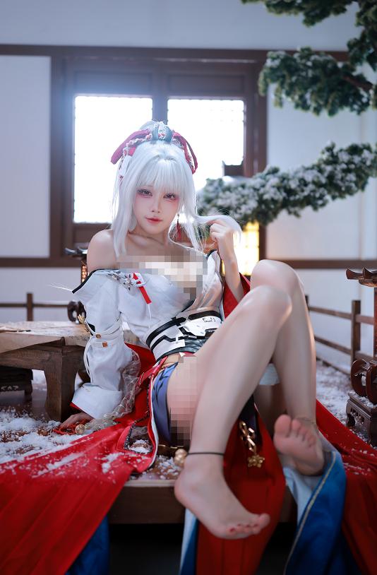 水淼Aqua绯雪雪庭造型,鸣潮红白衣装越看越有冷冽感