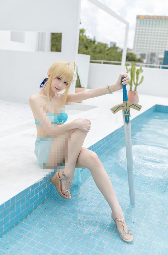 封疆疆v FGO Saber泳装演绎|白色泳池边的蓝调夏日感很清爽