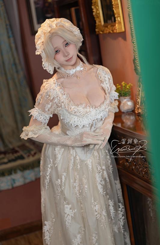 咬一口兔娘大小姐主题|欧式书房里的白金礼裙心事感
