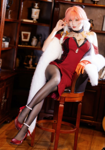 瓜希酱写真专题｜白色茶会、碧蓝航线与轻甜角色气质整理