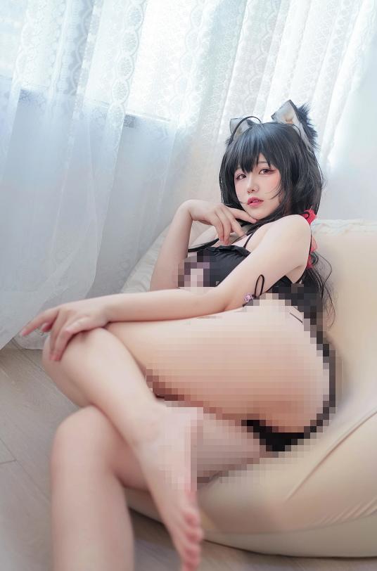 阿半今天很开心大凤猫猫,窗边柔光里的慵懒猫系反差
