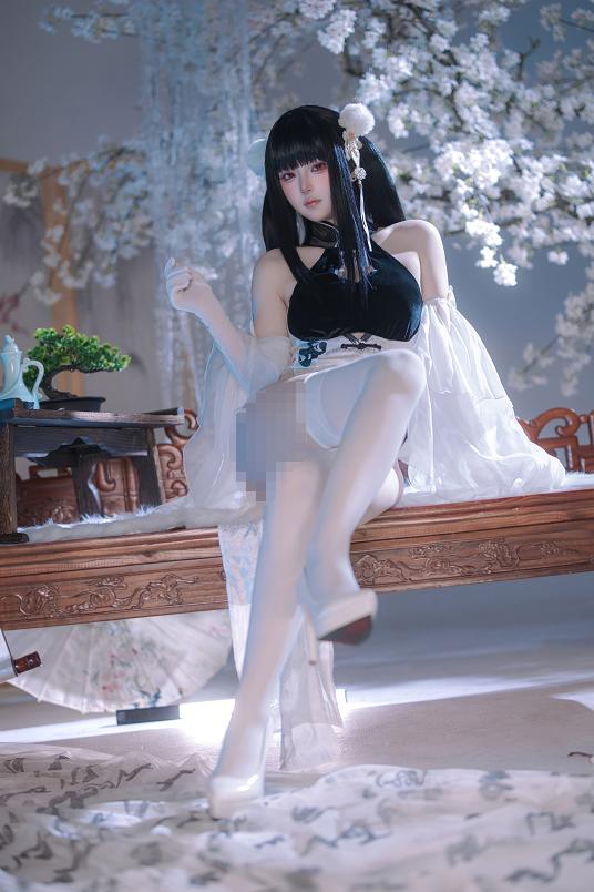 屿鱼把碧蓝航线史特拉塞拍进樱色书案里,艳书美玉这版意外很有古典冷感