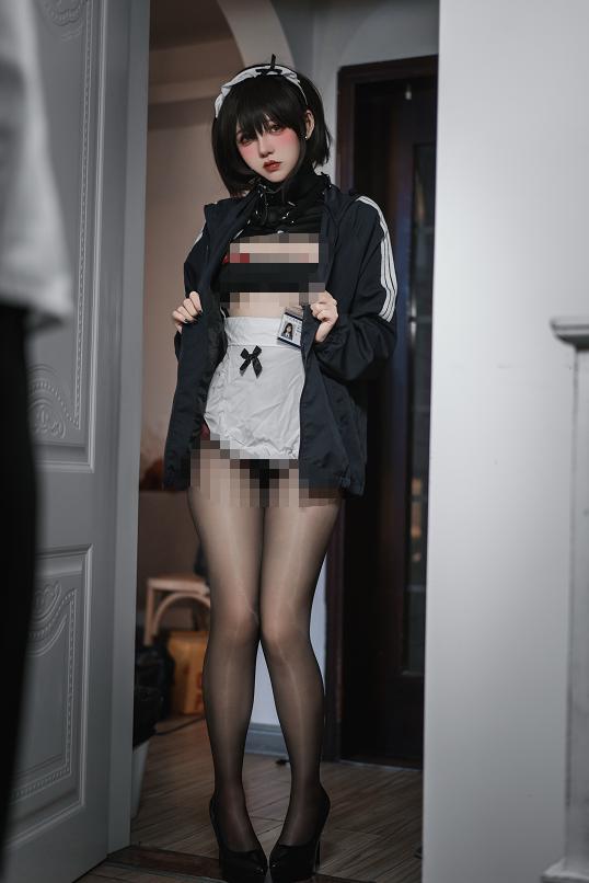 阿薰kaOri《堕落学院》门边那几张,黑白制服的冷调故事味很强