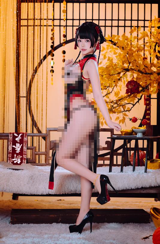 日奈娇的新年限定旗袍,像从金色年景里走出的夜宴主角