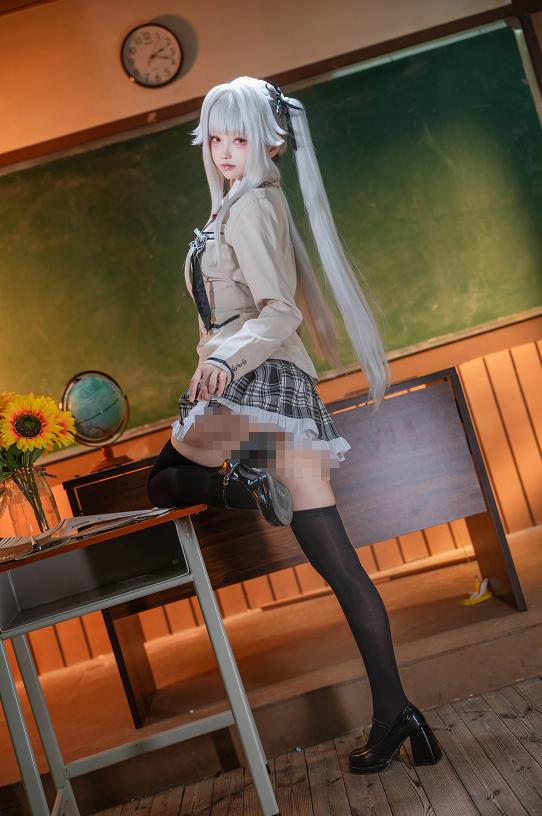 大大卷卷小卷美少女万华镜篝之雾枝|暖光教室里的银发校服感
