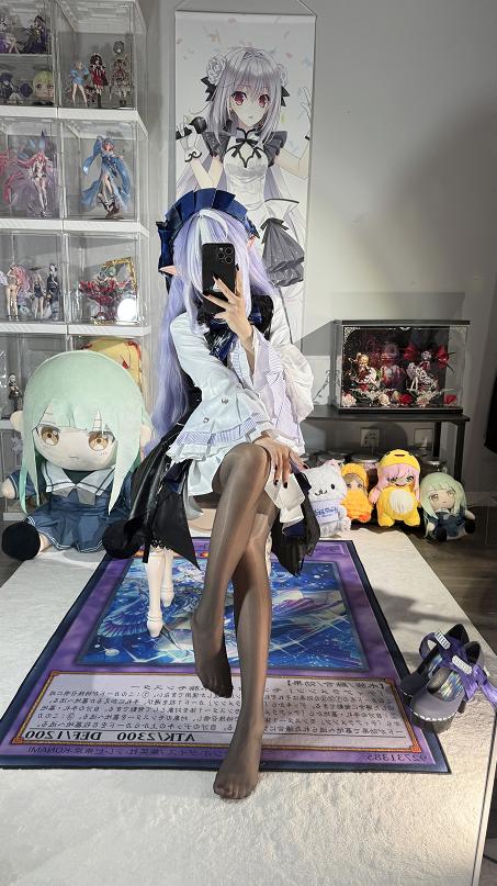 白栎Shirly绝区零薇薇安,紫光房间里的精灵少女感