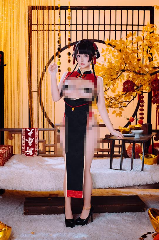 日奈娇的新年限定旗袍,像从金色年景里走出的夜宴主角
