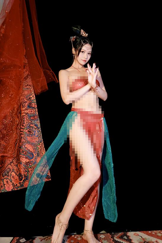 星黛鹿鹿i红纱夜幕起舞,敦煌舞姬的异域感藏在手势里