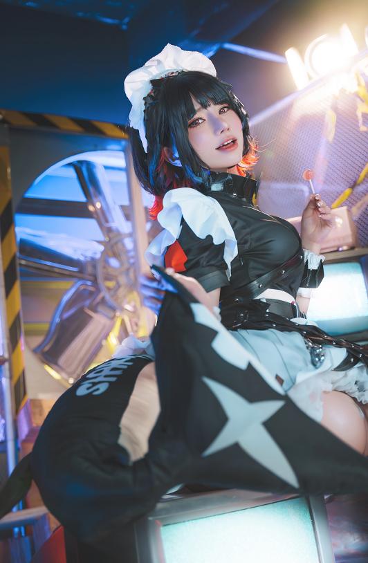 Sally Dorasnow这次的Ellen Joe,像从紫色机房灯里走出来的危险女仆