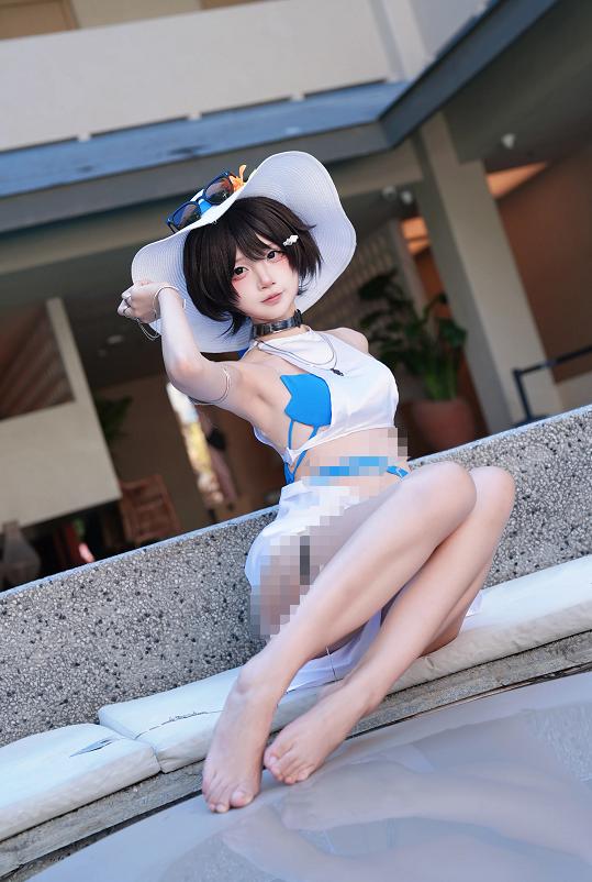 五更百鬼黑土夏日COSPLAY,火影忍者泳池边的清爽休假感