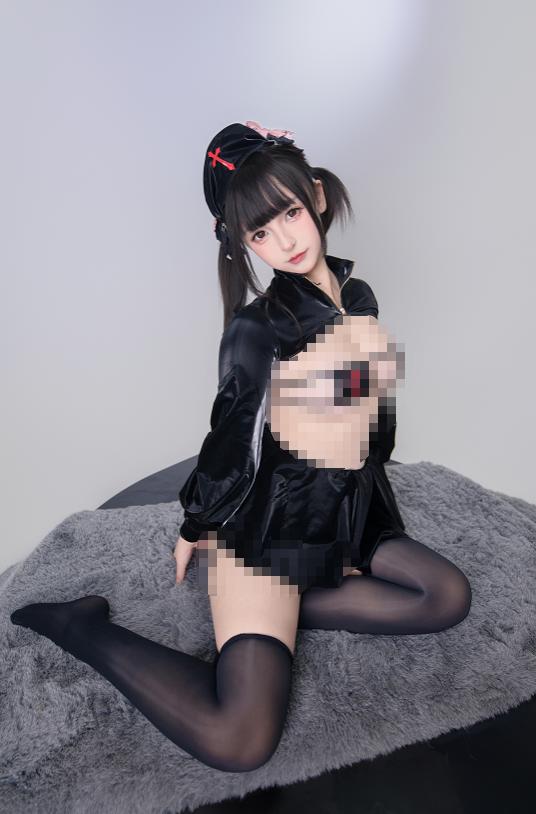 神楽坂真冬《味觉容器》｜灰白房间里，镜头慢慢靠近她