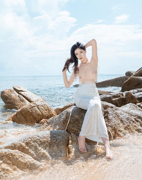 年年nnian把《海蓝之谜》拍成一场没有对白的盛夏默片