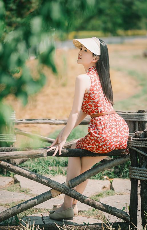 年年nnian走过花田与麦浪,《秘密花园》像一场慢下来的春游