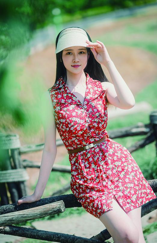年年nnian走过花田与麦浪,《秘密花园》像一场慢下来的春游