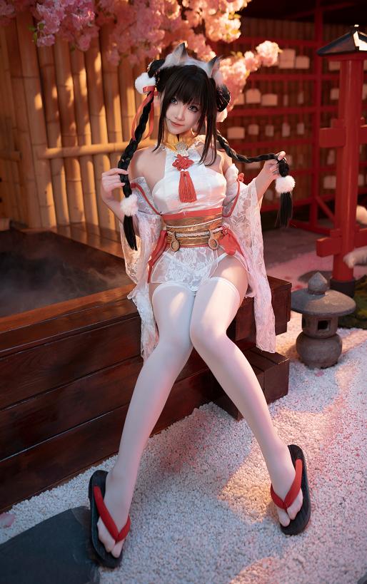 Bangni邦尼把胡桃带进樱色神社，纸伞与猫耳添了几分俏皮