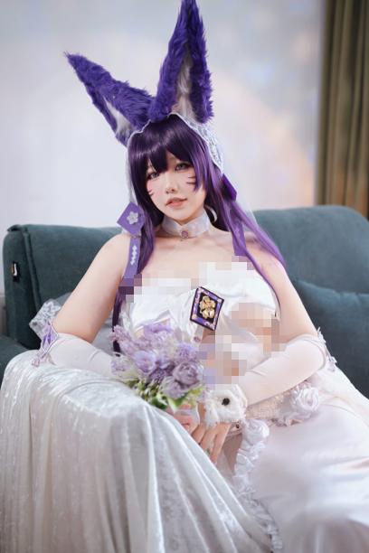 阿半今天很开心把武藏拍进一场紫色婚礼里,温柔里还藏着一点压场感