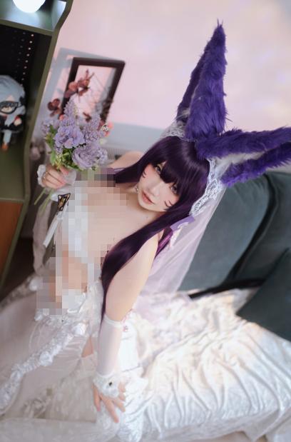 阿半今天很开心把武藏拍进一场紫色婚礼里,温柔里还藏着一点压场感