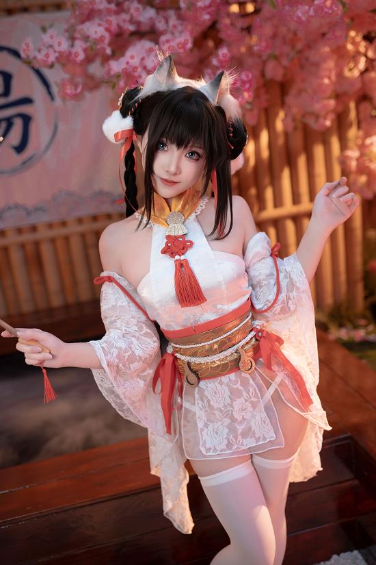 Bangni邦尼把胡桃带进樱色神社，纸伞与猫耳添了几分俏皮