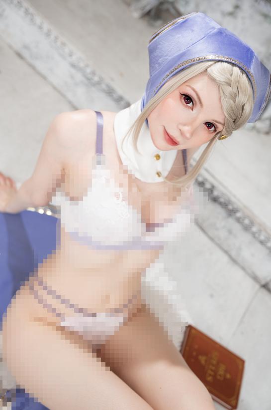 Peach milky演绎Ingrid,折页书灯让灰白古典布景多了一点神秘感