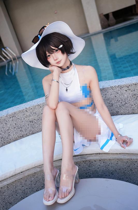 五更百鬼黑土夏日COSPLAY,火影忍者泳池边的清爽休假感