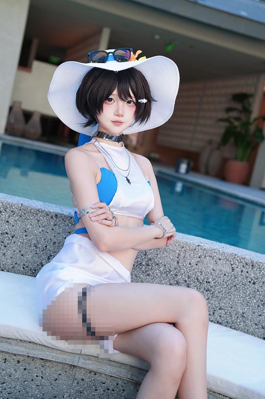 五更百鬼黑土夏日COSPLAY,火影忍者泳池边的清爽休假感
