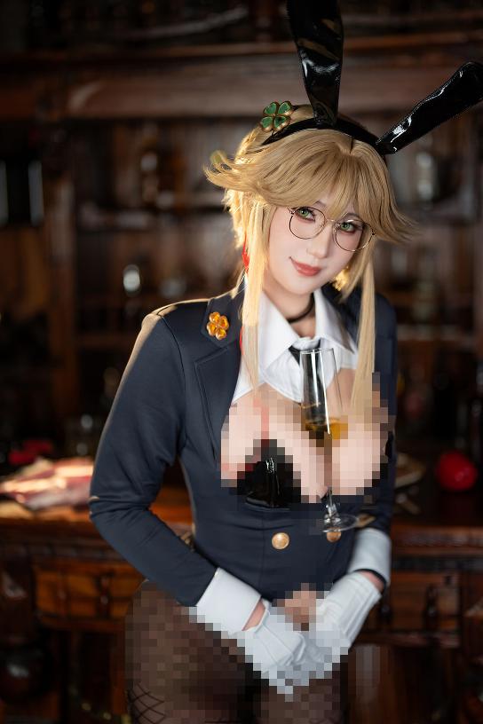 星澜是澜澜叫澜妹呀在旧酒馆端起托盘,NIKKE爱德特务兔女郎的舞台感出来了