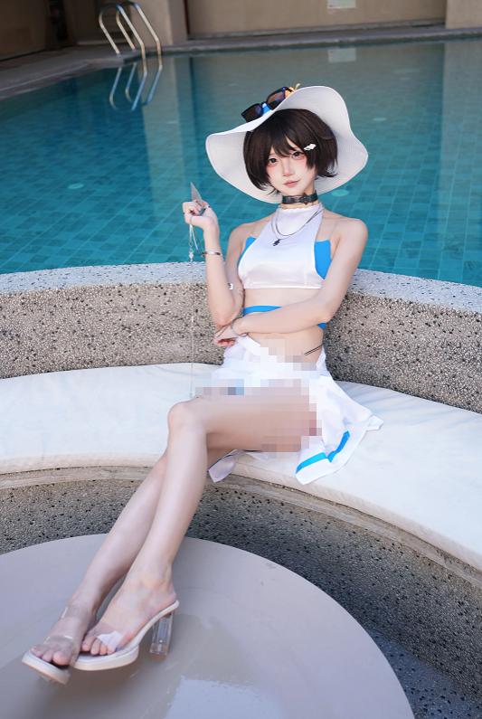 五更百鬼黑土夏日COSPLAY,火影忍者泳池边的清爽休假感