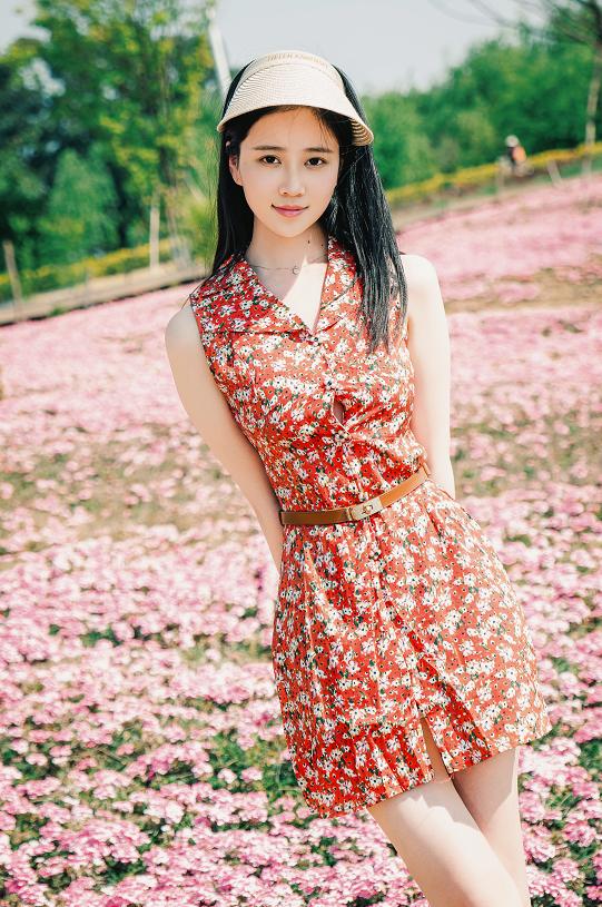 年年nnian走过花田与麦浪,《秘密花园》像一场慢下来的春游