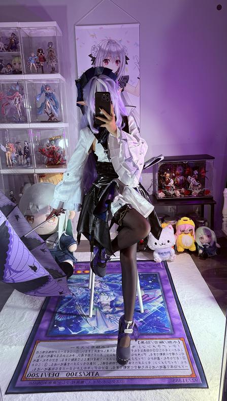 白栎Shirly绝区零薇薇安,紫光房间里的精灵少女感