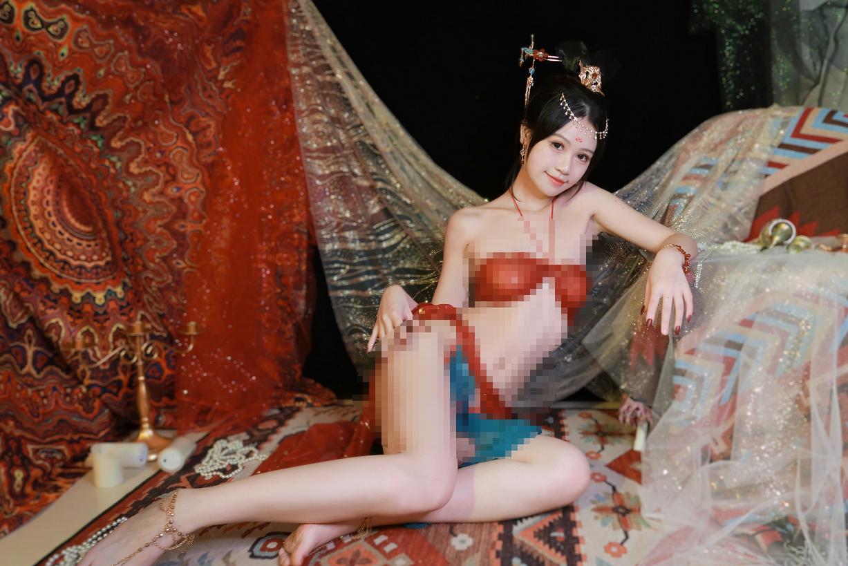 星黛鹿鹿i红纱夜幕起舞,敦煌舞姬的异域感藏在手势里