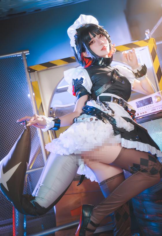 Sally Dorasnow这次的Ellen Joe,像从紫色机房灯里走出来的危险女仆