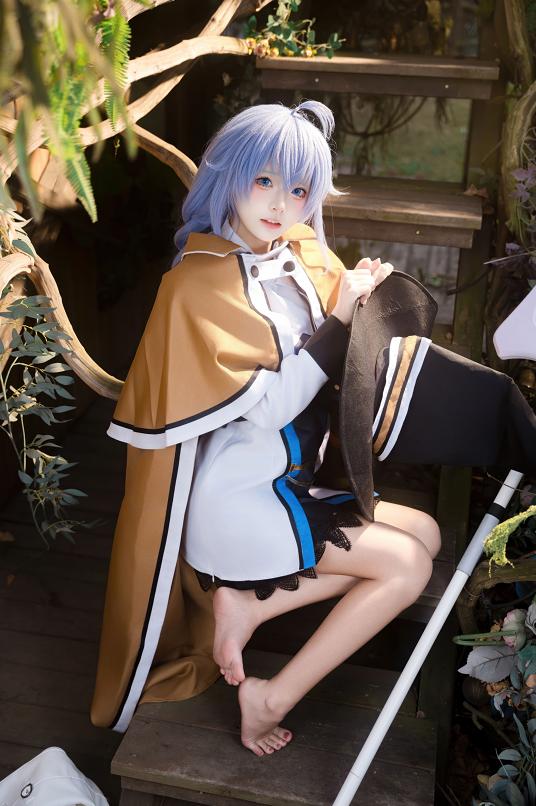 九柒喵把洛琪希带进花木小屋,像旅途中偶遇的蓝发魔法师