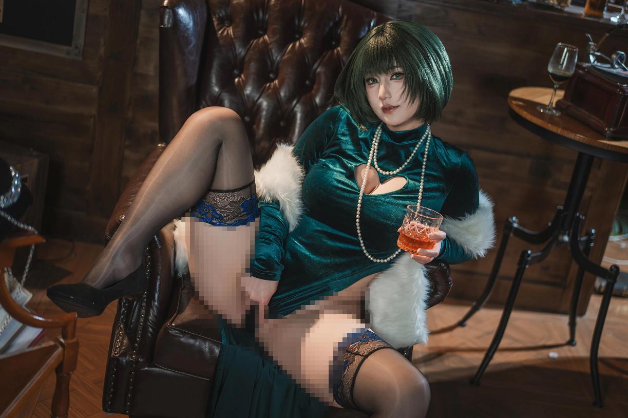 星澜是澜澜叫澜妹呀把吹雪请进旧酒吧，绿丝绒撑起了成熟气场
