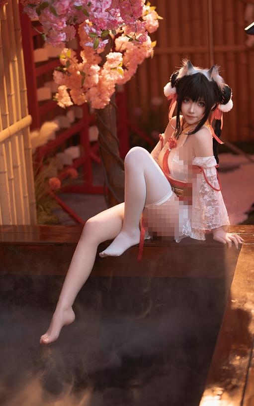 Bangni邦尼把胡桃带进樱色神社，纸伞与猫耳添了几分俏皮