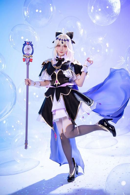 星之迟迟镜头里的森亚露露卡,从蓝紫气泡一路走到粉色灯光