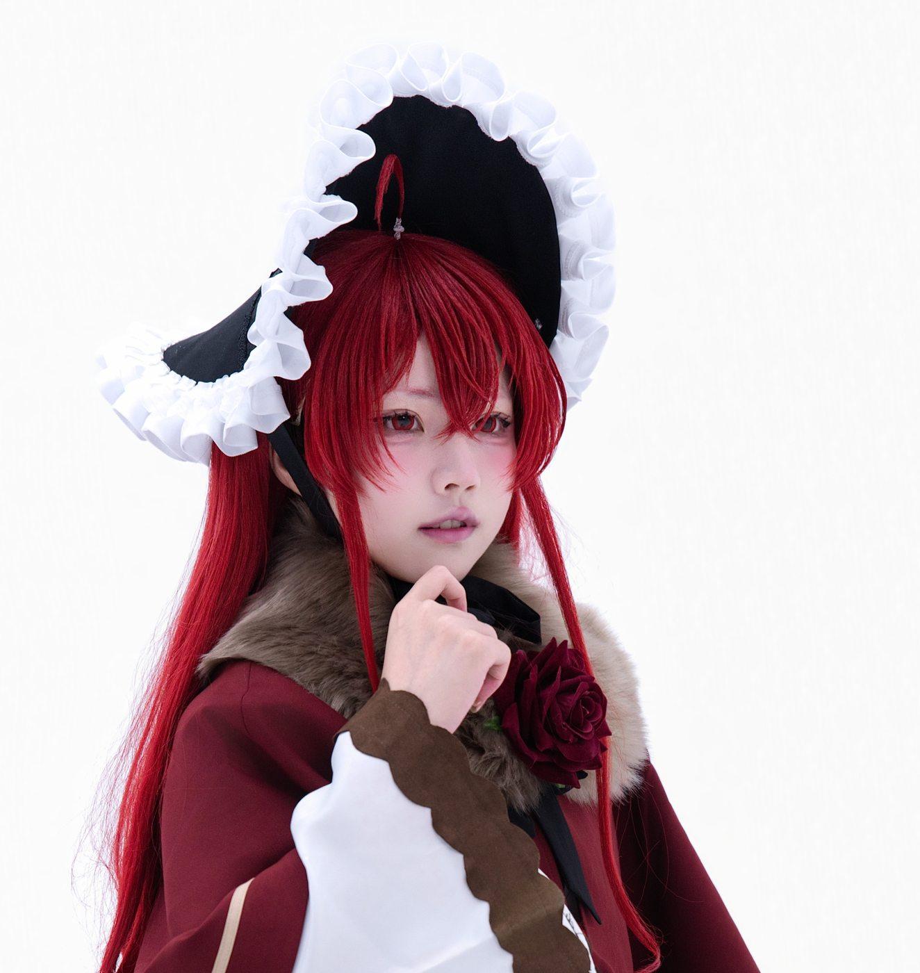 清水凪艾莉丝黑白花边礼帽和红色长发近景