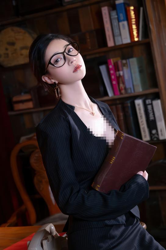 年年nnian的麻辣女教师走进旧书房,冷静外表越看越有反差