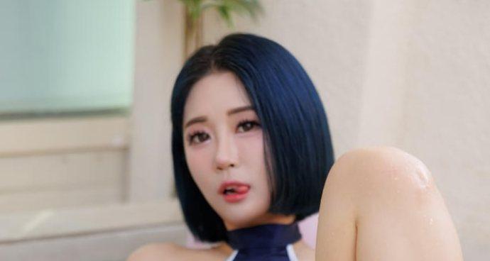 Bomi黑色短发与蓝色水光环境